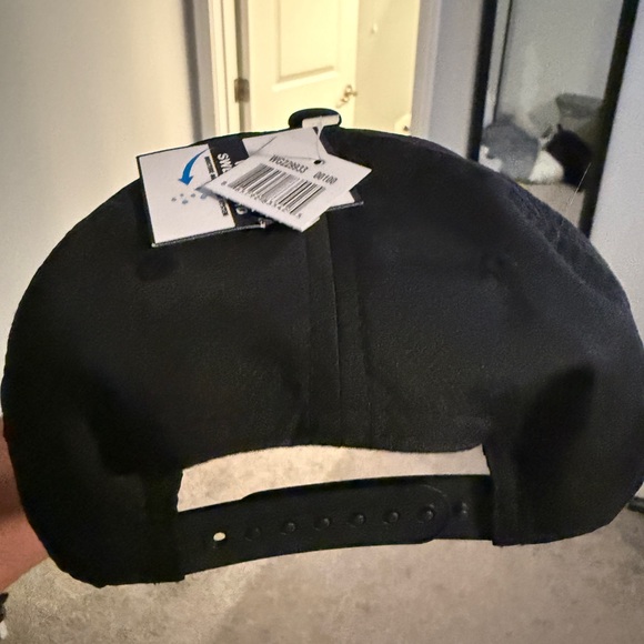 Signature Golf Hat - NWT - Picture 4 of 4